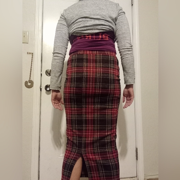 Plaid Pencil Skirt - Picture 5 of 6